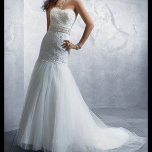 REDUCED Alfred Angelo Style #2167 White Wedding Gown - Size 6